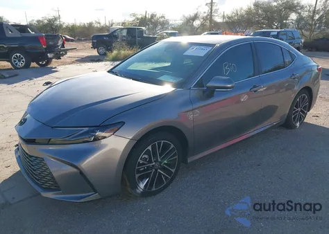 2025 Toyota Camry Xle z USA, uszkodzony, nr VIN 4T1DAACK5SU563036